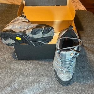 Women’s Merrell Moab 2 mid granite hiking shoe size 8.5.